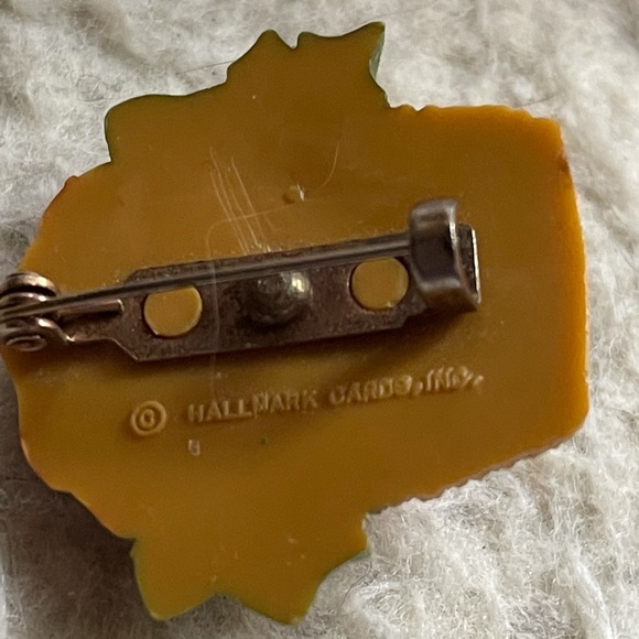 Vintage Hallmark Christmas Harvest Holiday Fruit Basket Pin Brooch - Picture 4 of 4